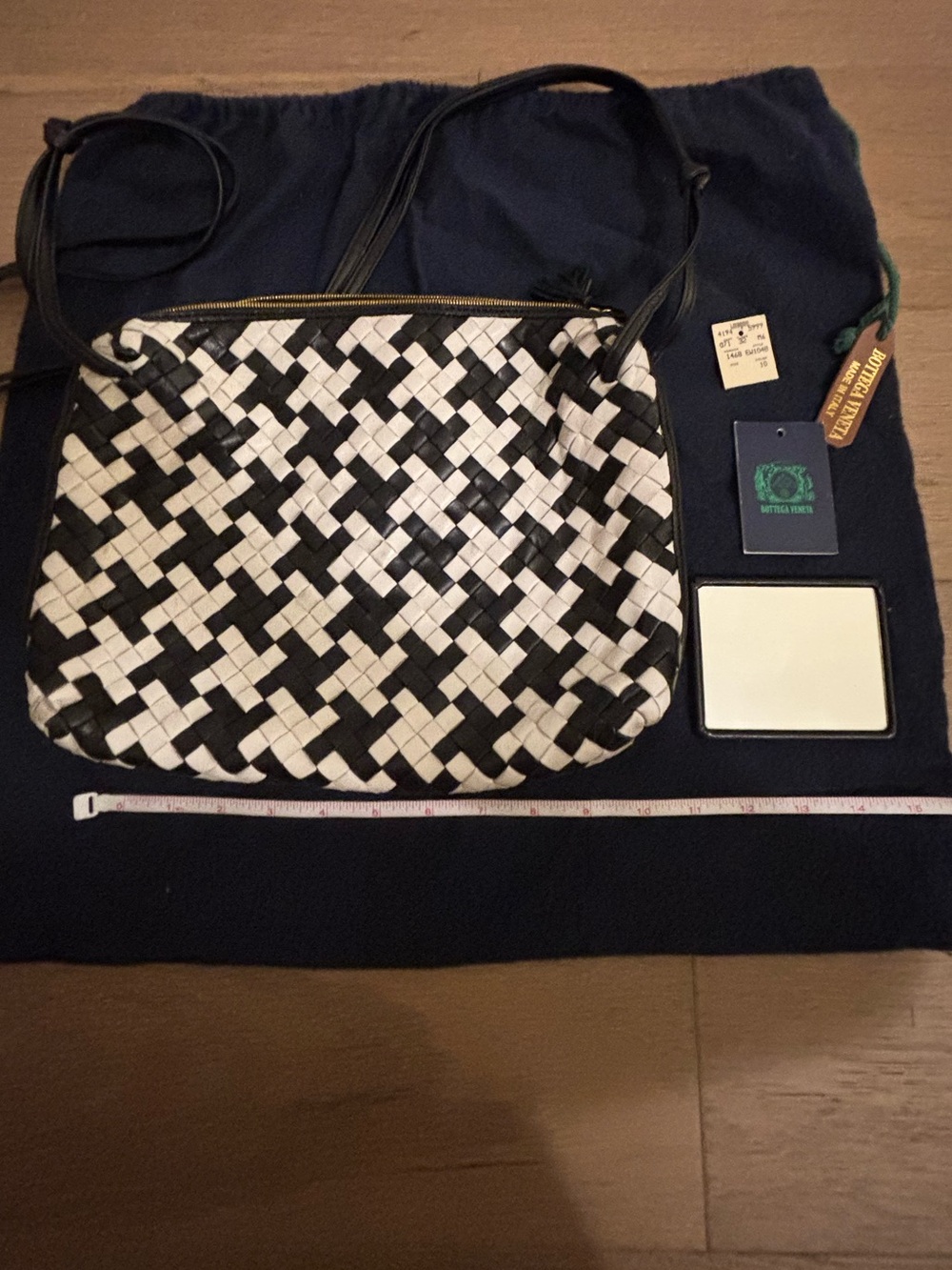 Bottega Veneta Intrecciato Woven Nodini
Crossbody Bag